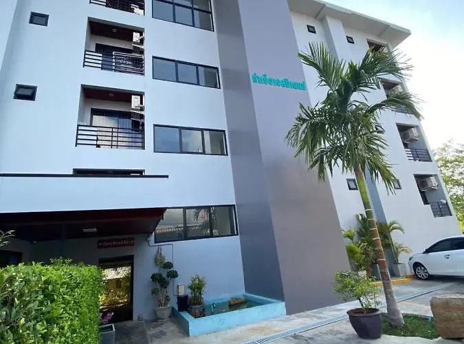 Tha-Ruea Residence